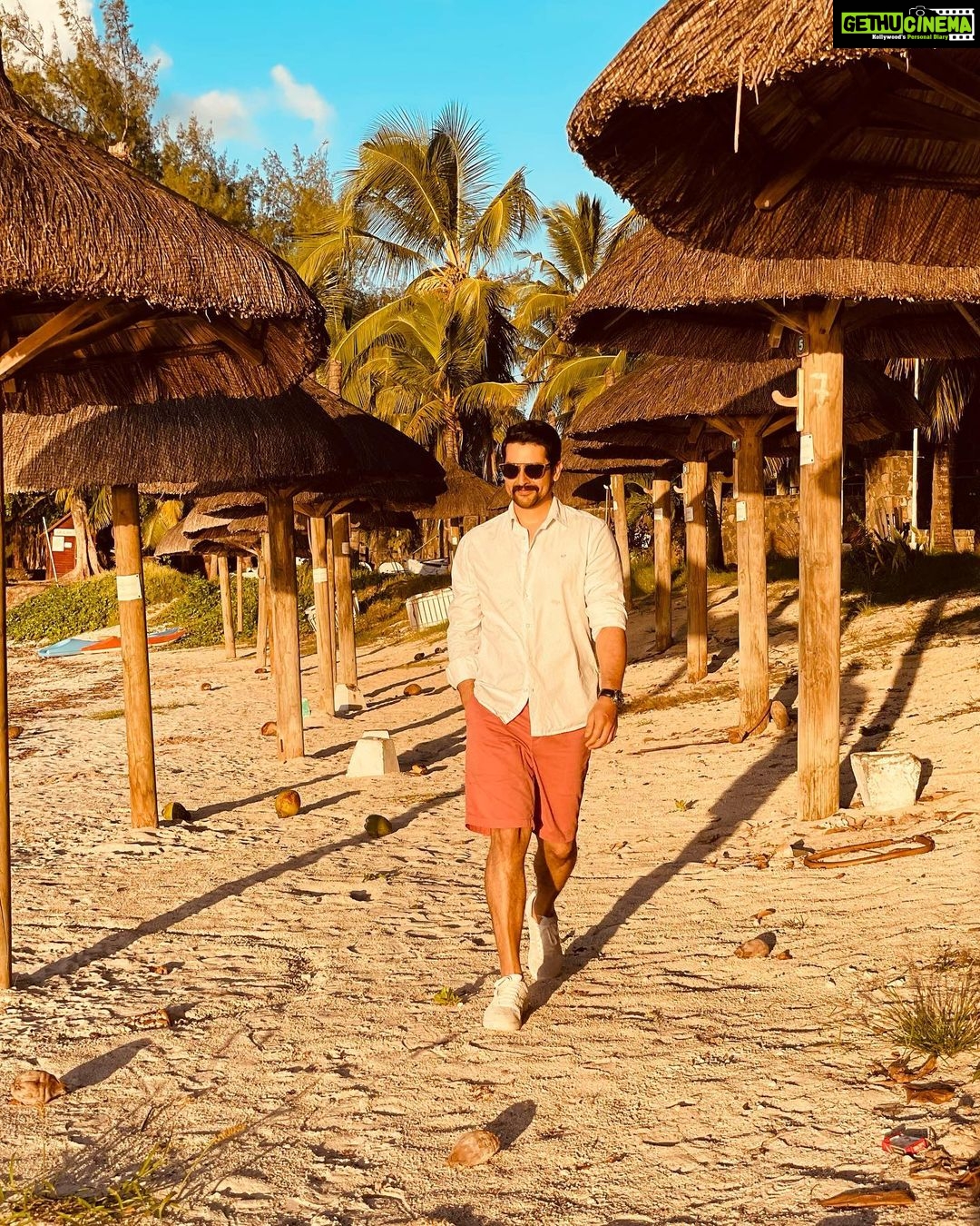 Aftab Shivdasani Instagram - ‘Do the universe a favour. Don’t hide your magic.’ ☀️✨