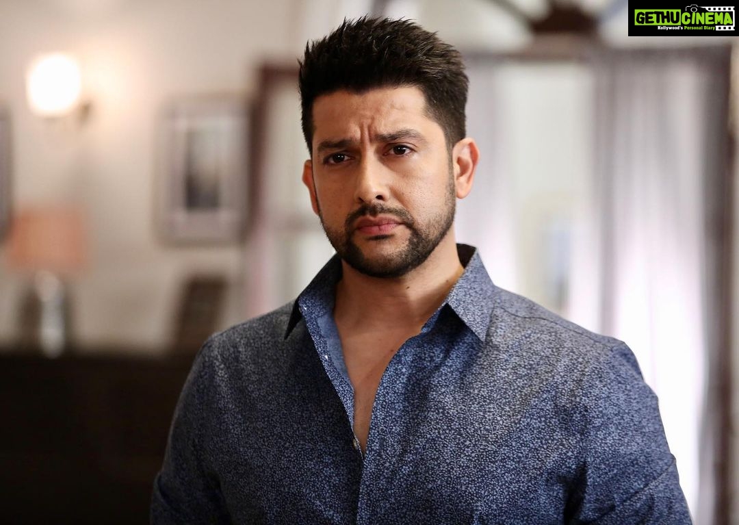 Aftab Shivdasani Instagram - ‘The only people I owe my loyalty to are the ones who never made me question theirs.’ - Aditya Singh Rathore. 🎭🎯 . . . #poison2 now streaming on @zee5premium London, Unιted Kingdom