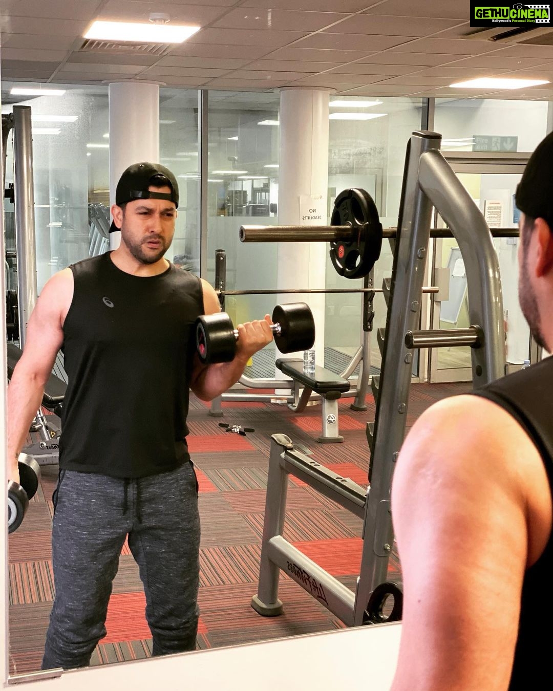 Aftab Shivdasani Instagram - Gym after 7 months. Missed this so much. 🏋️♀️⚡️ #postcovid #recovery #onedayatatime Lessons to self - I am whole. I am strong. I am powerful. I am harmonious. I am happy. #positiveaffirmations ✨🙏🏼 London, Unιted Kingdom