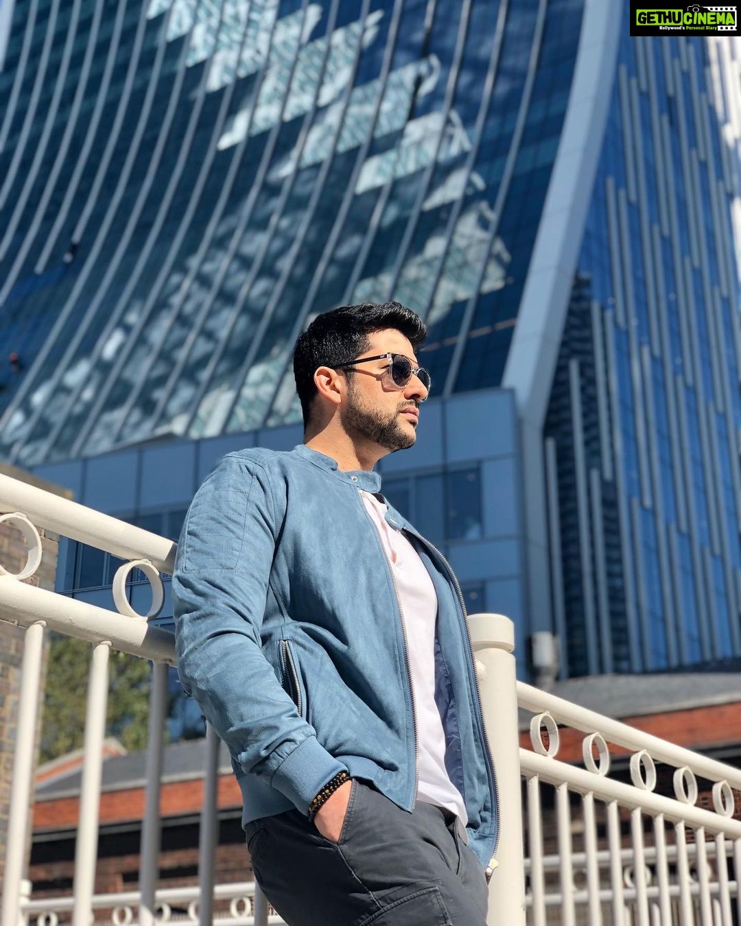 Aftab Shivdasani Instagram - βPaint the sky, make it yours.β ππ«π #throwbackthursday