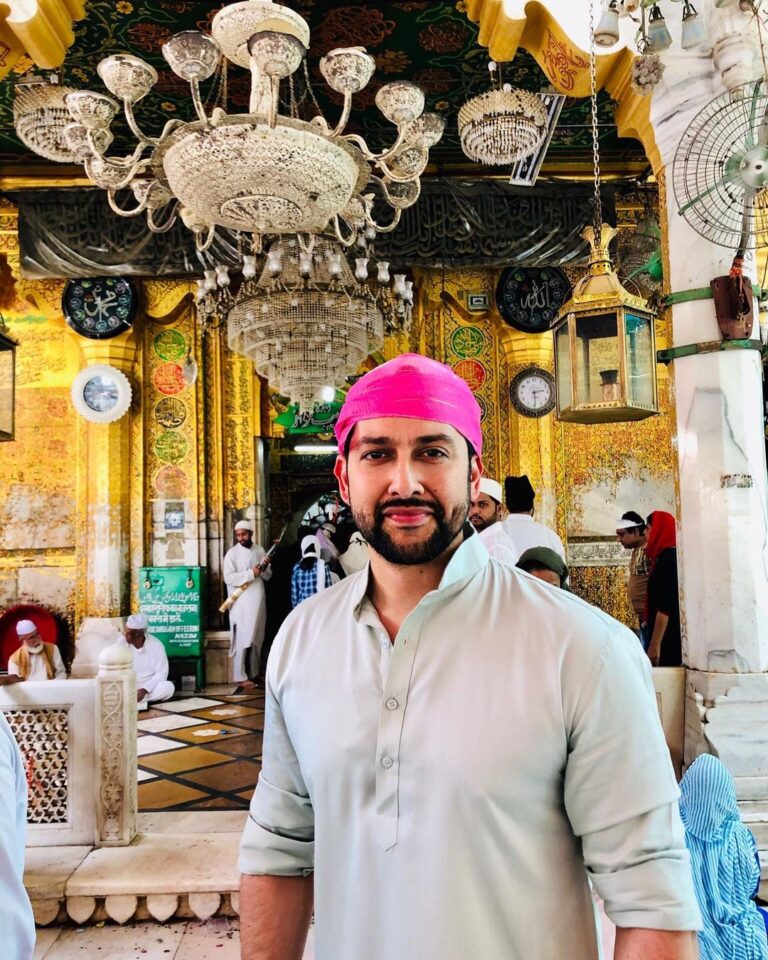 Aftab Shivdasani Instagram - Here’s wishing everyone a very peaceful and blissful Ramadan. May the almighty protect us and bless us with qualities like patience and compassion. Love and best wishes to all. #ramadan 🌙❤️ #stayhome #staysafe #throwback