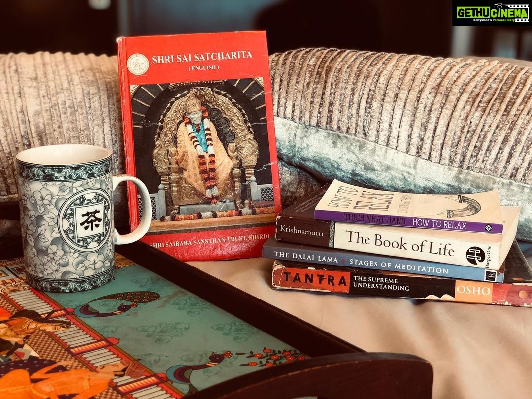 Aftab Shivdasani Instagram - “A library is a hospital for the mind.” - Anonymous. #quarantineandchill 📚 ☕️