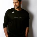 Aftab Shivdasani Instagram - ‘We live in a universe that responds to what we believe..’ - Henry Corbin. 🌚🌝🌏💫 . . . . . 📸 - @jitusavlani Styling - @nin_dusanj M.U. - Arvind Uttekar Hair - @jehangir_kamal