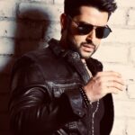 Aftab Shivdasani Instagram - ‘Hope is a beggar. Hope walks through the fire and Faith leaps over it..’ 🙇🏻‍♂️🔥💫 - Jim Carrey. We will come out of this challenge / life adversity stronger. Stay calm, stay strong, stay kind. We only have each other. Protect yourselves and your near and dear ones. We are all in this together. Let’s appreciate one another. Don’t lose faith. Trust the divine. May God bless us all. #corona #stayhome #staystrong 🌏✨ . . . . . 📸 - @avigowariker Styling - @nin_dusanj M.U. - Arvind Uttekar Hair - @jehangir_kamal