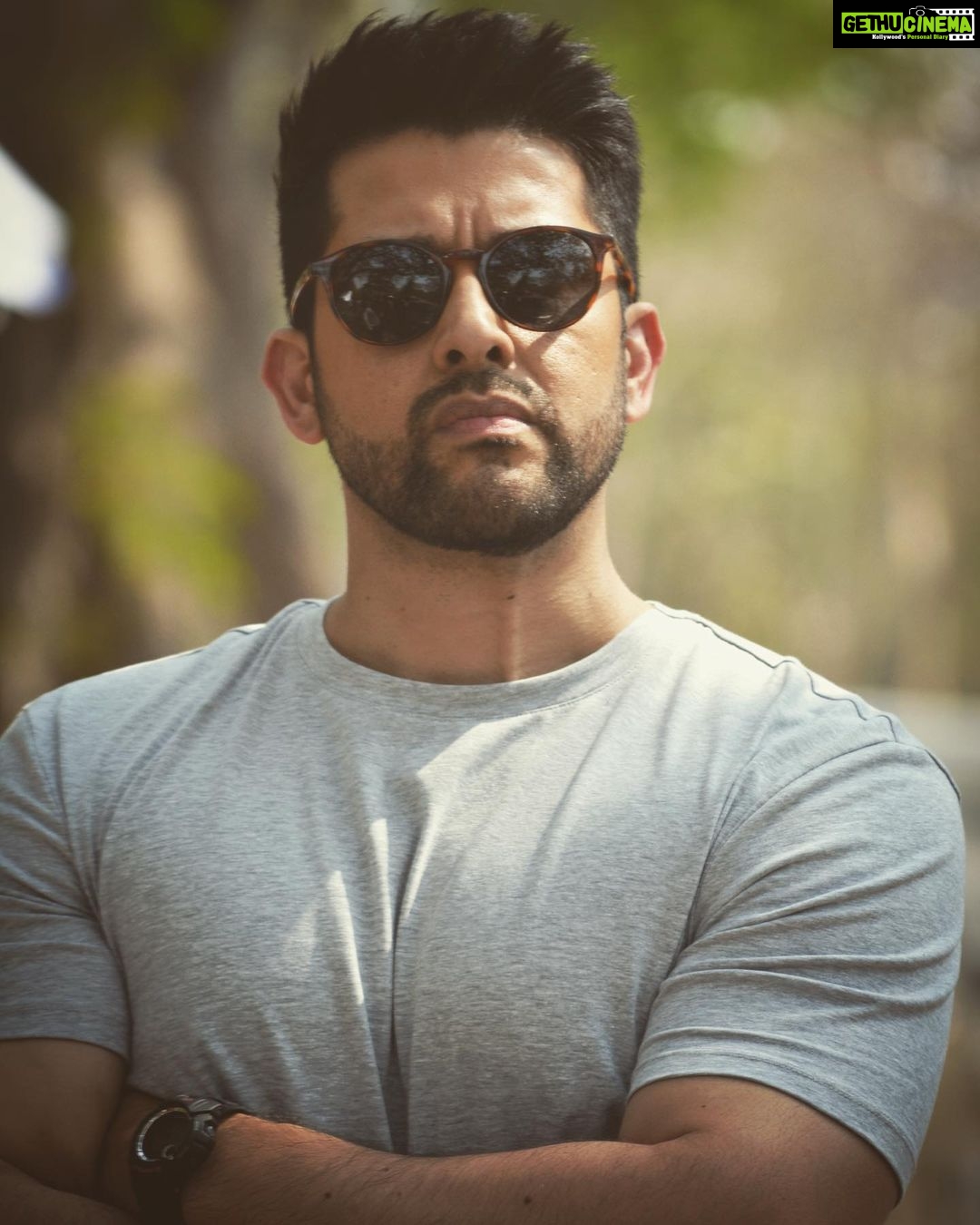 Aftab Shivdasani Instagram - ‘The first thing you should know about me is that I’m not you... 🎭🗡 A lot will make sense after that.’ - Aditya Singh Rathore. #poison2 #revenge #april30