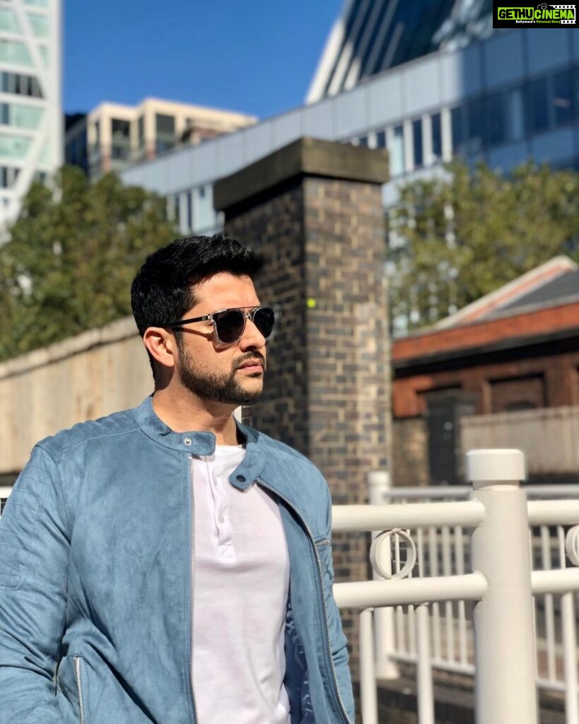 Aftab Shivdasani Instagram - ‘Paint the sky, make it yours.’ 🌞💫🌏 #throwbackthursday