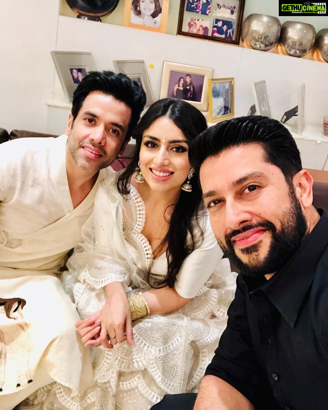 Aftab Shivdasani Instagram - Happy happy birthday my friend @tusshark89 , here’s wishing you tons of love and happiness always. Where’s the party at??! 🤷🏻♂️🥳😎