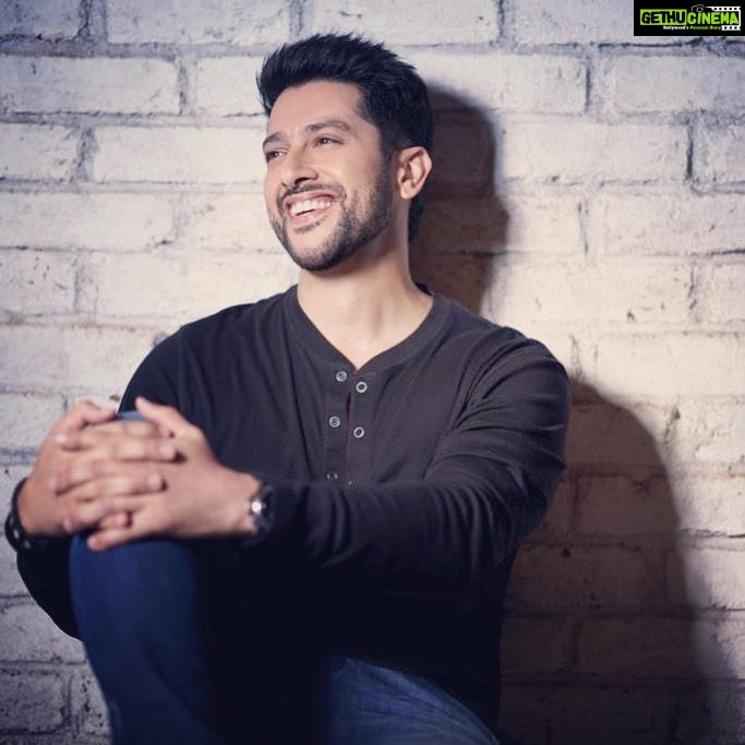Aftab Shivdasani Instagram - βA happy soul is the best shield for a cruel world.β ππ« - Atticus. . . . πΈ - @avigowariker Styling - @nin_dusanj Make up - Arvind Uttekar Hair - @jehangir_kamal