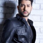 Aftab Shivdasani Instagram - This day that year-15th Oct 1999 my first film ‘Mast’ released. Thank you @rgvzoomin sir for the opportunity 🙏🏼. Thank you to all my well wishers for all the love and appreciation for the last 20 years. Looking forward to the future. #20years #grateful #blessed ❤️🙏🏼🎬 💫 📸 - @avigowariker Styling - @nin_dusanj Hair - @jehangir_kamal