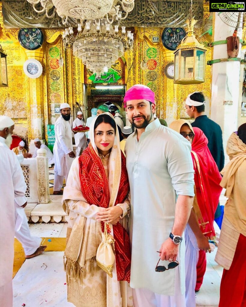 Aftab Shivdasani Instagram - Eid Mubarak to one and all. May everyone’s lives be enriched with love, compassion and kindness. Stay happy and beautiful. #EidAlFitr 🌙🙏🏼❤️