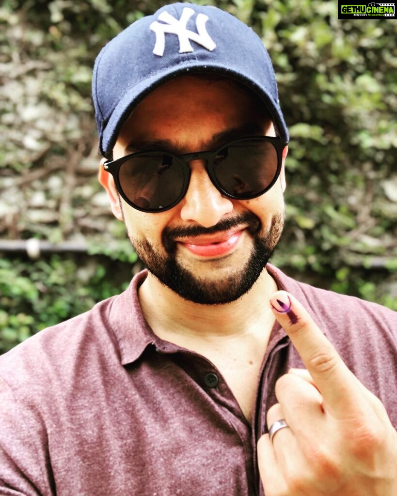 Aftab Shivdasani Instagram - YOUR RIGHT, YOUR CHOICE. Choose wisely. #VoteKarMumbai #voted 🙏🏼 🇮🇳