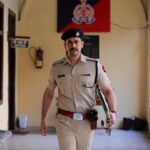 Aftab Shivdasani Instagram - ‘Being alone has a power that very few people can handle..’ 🎖🎖🎖 - Aditya Singh #setters #filmstills Film releasing - 3/5/19. Trailer in bio. 🙏🏼🎖