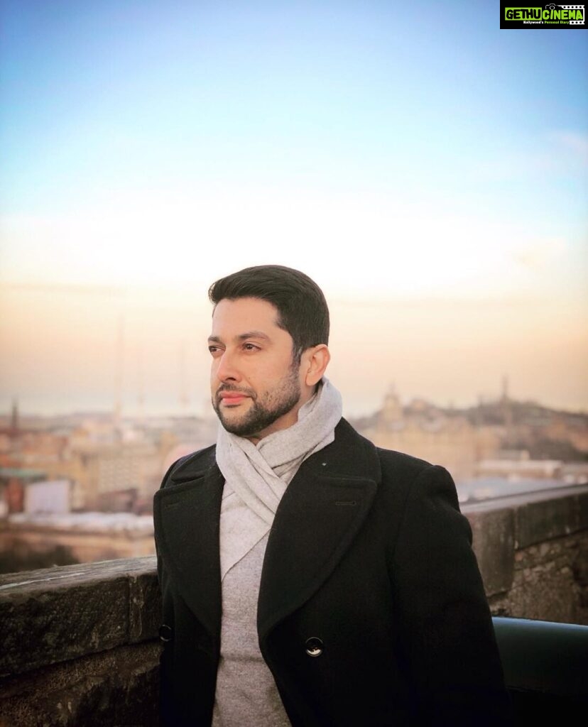 Aftab Shivdasani Instagram - ‘ You are the sky. Everything else is just the weather.. ‘ ✍🏼💫 Edinburgh, United Kingdom
