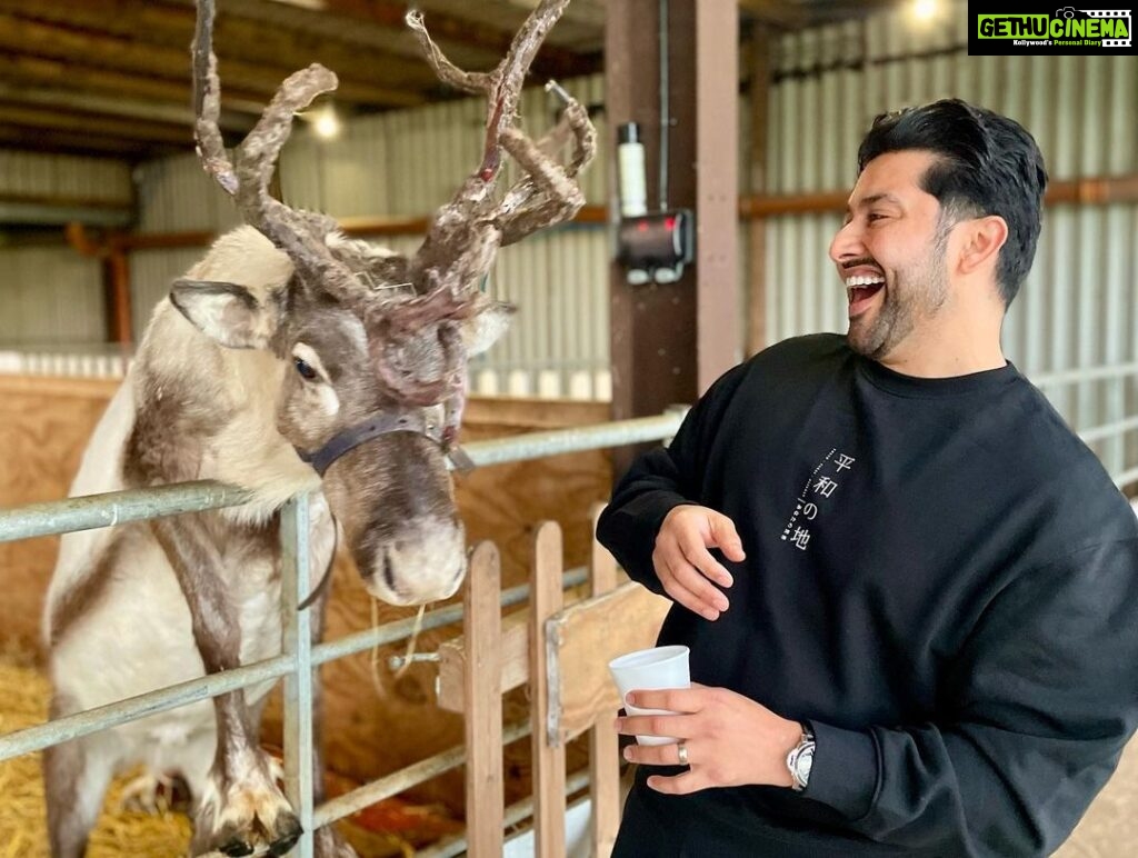 Aftab Shivdasani Instagram - ‘I think as you grow older your Christmas list gets shorter, because the things you want can’t be bought with money.’ - Anonymous. ✍🏻💫 #hellodecember ❄️ United Kingdom