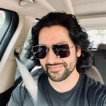 Aftab Shivdasani Instagram – ‘Your hair is 90% of your selfie.’ 
Sincerely,
Your phone. 🧔🏻🤳🏻😁
#goodbyelonghair Mumbai, Maharashtra