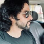 Aftab Shivdasani Instagram - ‘Your hair is 90% of your selfie.’ Sincerely, Your phone. 🧔🏻🤳🏻😁 #goodbyelonghair Mumbai, Maharashtra