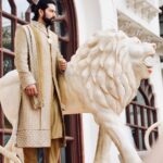 Aftab Shivdasani Instagram – ‘The worst battle I ever fought was between what I knew and what I felt.’
– Unknown. ✨✍🏻

#taveez #bts #musicvideo Jaipur, Rajasthan