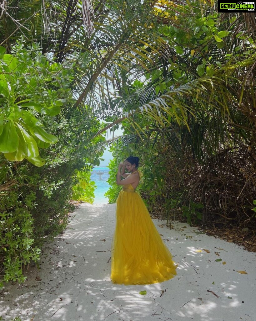 Ahana Kumar Instagram - your friendly neighbourhood maalagha ☺ dress by @ahamboutique 🌼 Maldives