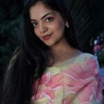 Ahana Kumar Instagram - Fill the comment box with some 🌸 , maybe? #SundayMorningActivityForYouAll 😌 the more Happy you are , the more Flowers you may send 🌸😌 Hand-Painted Saree by @the_ame_stories 🌸 Images shot by @sindhu_krishna__ ✨ So here’s how the game works : If you’re happy , send me a 🌸 If you’re very happy , send me a 🌸🌸 If you’re very very very very happy , send me a 🌸🌸🌸🌸🌸🌸🌸🌸 If you’re feeling meh , don’t worry .. I hope you’ll be fine soon. And when you’re feeling better , come back and send me a 🌸☺️ Ok Byeeee ✨