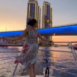 Ahana Kumar Instagram - another beautiful sunset , this time in a yacht amidst a ravishing cityscape #sunset #yacht #dubaiyacht #reels #trendingreels #jodhaaakbarcharlesbosco #dubai #reelitfeelit ✨🫶🏼 Dubai