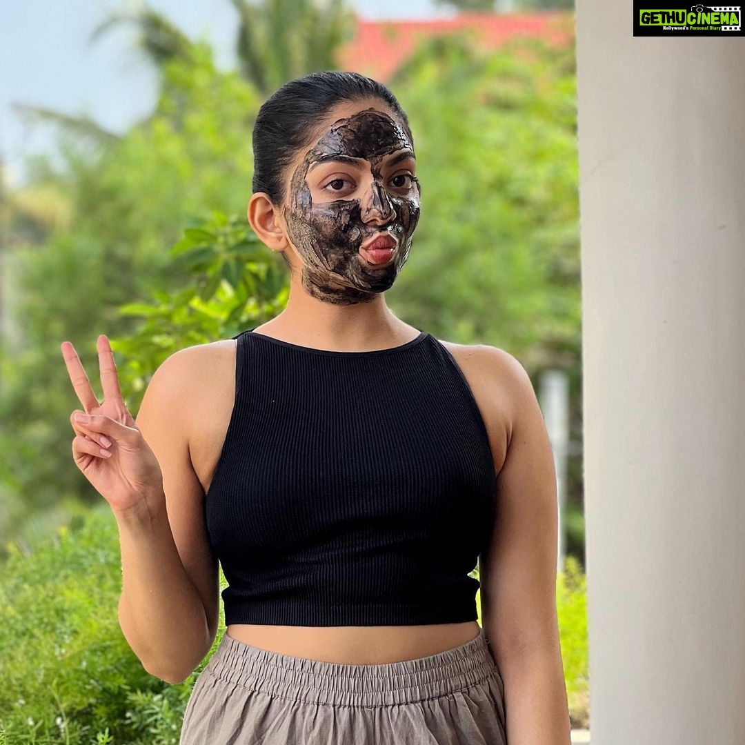 Ahana Kumar Instagram - @carbon_bae has been my constant since 2018 ❤️ I love how their products feel on my skin. Carbon Bae has combined the 2 best things of our homeland to create their amazing products - Ayurveda & Coconut Shell Steam Activated Charcoal 💚🥥 Here's a little happy news for you all! @carbon_bae is celebrating Black Friday Sale by offering flat 50% Off storewide and FREE Charcoal Handmade Soap! ✨ I feel so so happy to see a home-grown brand from Kerala winning so many hearts in such a short span of time. And like most of you know , shortly after their beginning , in almost no time , they grew so popular and pretty much became a house-hold name. Quality has always been their priority - then and now 🌴✨ @carbon_bae has also expanded their portfolio from Charcoal Herbal Face Masque to Kumkumadi Face Thailam , to cater to all your skin concerns and also to nourish your skin inside out! ❤️ Gift yourself or your BAE and get 50% off , because Black Friday Sale is happening NOW ! Hurry Up 🎁🎀 Happy Shopping at www.carbonbae.com 🖤