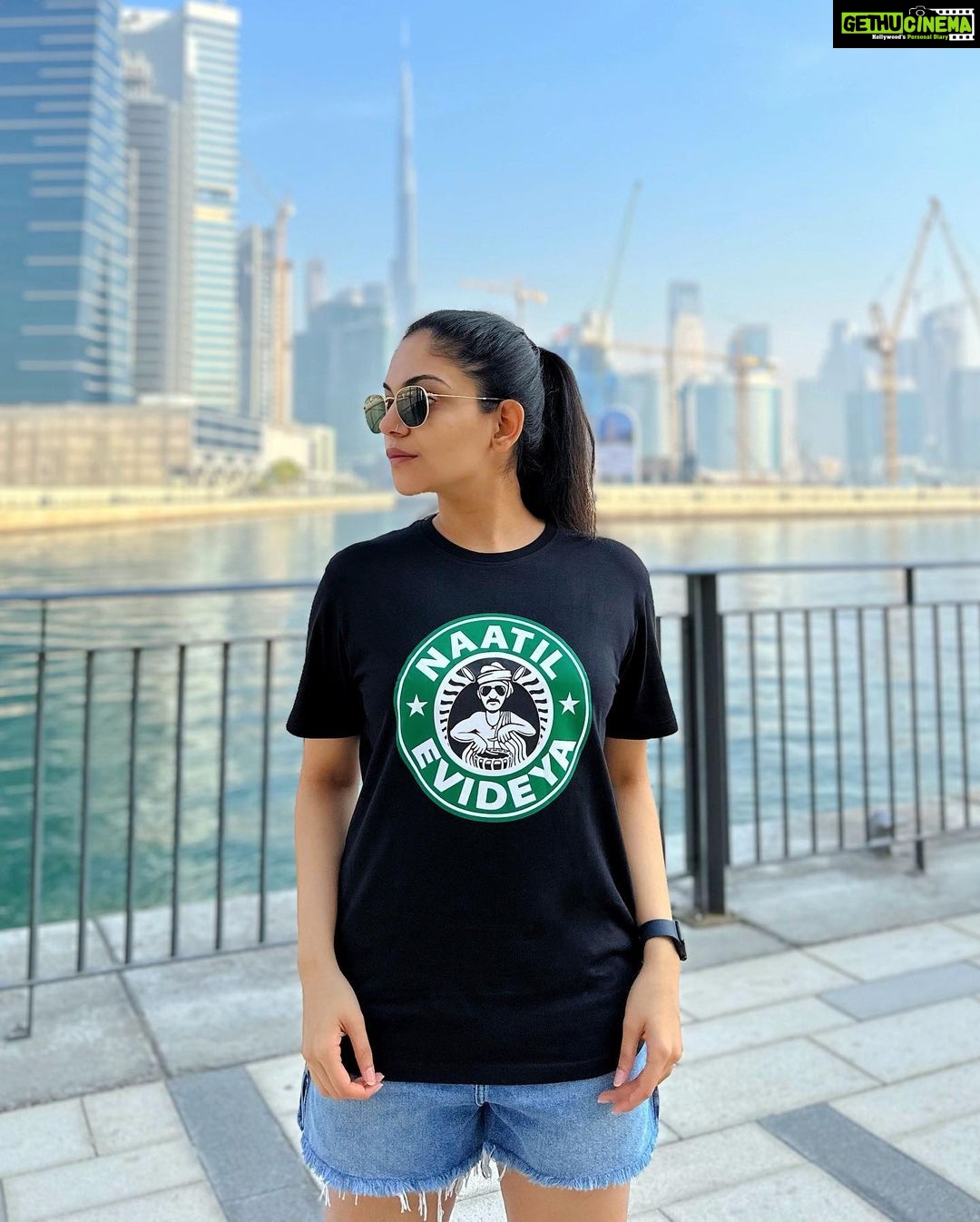 Ahana Kumar Instagram - Para , Evideya? 😋 Drop a comment if you’ve asked or get asked this question way too often 😜 @mydesignationofficial casually added one more cool T-Shirt to their already long list of kickass Tees. Love this one 😻 Dubai