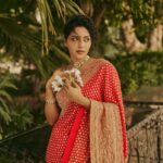 Aishwarya Lekshmi Instagram - Moments before the flyaway hair got into my nose 🤓 Sexy much ? Photographed by : @arifminhaz Styled by : @styledbysmiji Saree : @geethikakanumilli Accessories: @osvagindia Hair : @ganesh_hair_architect