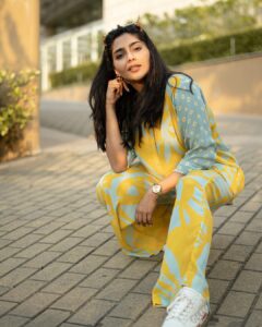 Aishwarya Lekshmi Instagram - Hoodibaaabaa!!!!! @styledbysmiji in @yam.india from @saltstudio Accessories @gentlemonster @misho_designs Pictures by cutie @sahal_hameed