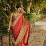 Aishwarya Lekshmi Instagram - Moments before the flyaway hair got into my nose 🤓 Sexy much ? Photographed by : @arifminhaz Styled by : @styledbysmiji Saree : @geethikakanumilli Accessories: @osvagindia Hair : @ganesh_hair_architect