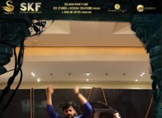 Ajaneesh Loknath Instagram - The cutest Hook step on the internet. #chikkibombe Hook step challenge #VRin3D #VikrantRonaInCinemas #chikkibombeHookste @kichchasudeepa @anupsbhandari @jack_manjunath_ @nirupbhandari @jacquelinef143 @neethaashok01 @b_ajaneesh @singerkarthik @vijayprakash @harshikadevanath @Ramjowrites @palanibharathi @santhosh.varma.5 @tippusinger @bhadraofficial #nishkabhandri #AlankarPandian @williamdaviddop @alankar.pandian @dqsalmaan @dqswayfarerfilms @shalinisanal_shaliniartss @shivakumarart @alwaysjani @shaliniartss @fifstudios @voxcomindia @rays3d @kichcha_creatiions_official @4seasonscreationsas @mysorestudiohouse @SKFilmsOfficial @laharimusic @tseries.official @zeestudiosofficial @zeekannada @pvrpictures @Onetwenty8media @kaanistudio @the_biglittle @bobby_c_r #Abbsstudios