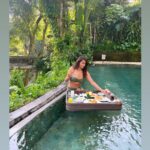 Akshara Gowda Instagram - Well ! Went with a bikini body came back with some nice belly 💕🤣🤣🤣 holidayed right ?? #aksharagowda #stylishtamilachi #aksharagowdabikki #stylishtamizhachi #bali #snorkeling #water #ocean #sunset #rockbarbali #rockbar #theroyalpitamaha #weekend #weekendvibes #theedgebali #bikini The Royal Pita Maha Resort & Spa, Ubud