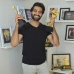 Akshay Oberoi Instagram - Feels great when your work is being recognised and appreciated 🙏🏻 Some new additions to this corner ❤#OutstandingPerformanceOfTheYear - #JudaaHokeBhi #PathbreakingPerformance (Male) - #IllegalSeason2