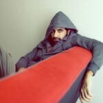 Akshay Oberoi Instagram – It’s hitting 25° in Mumbai… apna winter toh ho gaya 🥶

#Hoodies #HoodieWeather #WinterIsHere