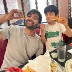 Akshay Oberoi Instagram - Good food to drive away the mid-week blues 🧀😁 #SayCheese #Cheese #FatherSon #LikeFatherLikeSon