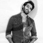 Akshay Oberoi Instagram - Vibin' with the monsoon skies 🤍 📸: @appurvashah #Sunday #SundayVibes #Monsoon #BlackAndWhite