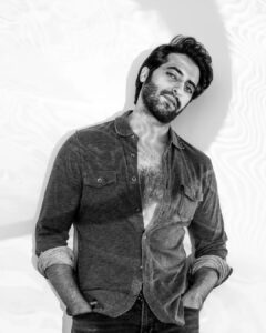 Akshay Oberoi Instagram - Vibin' with the monsoon skies 🤍 📸: @appurvashah #Sunday #SundayVibes #Monsoon #BlackAndWhite