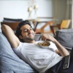 Akshay Oberoi Instagram - Any Sunday binge recommendations? #Weekend #WeekendVibes #Sunday #SundayMood #WeekendBinge