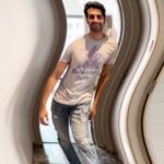 Akshay Oberoi Instagram - Great filter for the ones who can't dance 😂🕺🏻 #Trending #TrendingReels #ReelIt #ReelItFeelIt