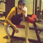 Akshay Oberoi Instagram - Burning some calories to make place for 🍕 & 🍟 #Friday #FitnessFriday #FriYay #Workout