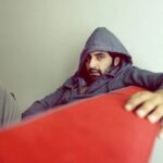 Akshay Oberoi Instagram – It’s hitting 25° in Mumbai… apna winter toh ho gaya 🥶

#Hoodies #HoodieWeather #WinterIsHere