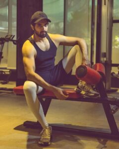 Akshay Oberoi Instagram - Burning some calories to make place for 🍕 & 🍟

#Friday #FitnessFriday #FriYay #Workout
