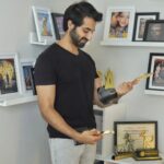 Akshay Oberoi Instagram – Feels great when your work is being recognised and appreciated 🙏🏻 
Some new additions to this corner ❤️#OutstandingPerformanceOfTheYear – #JudaaHokeBhi
#PathbreakingPerformance (Male) – #IllegalSeason2