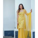 Amala Paul Instagram - Carrying a bit of sunshine with me. 🌞🌻 #ootd #athome #sunshine #yellow # indianootd #ethnic #amalapaul