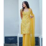 Amala Paul Instagram - Carrying a bit of sunshine with me. 🌞🌻 #ootd #athome #sunshine #yellow # indianootd #ethnic #amalapaul
