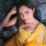 Amala Paul Instagram - Carrying a bit of sunshine with me. 🌞🌻 Outfit: @t.and.msignature Tight hugs dear Tiya for the outfit! 🤗👗 Jewellery: @m.o.dsignature 💍💎 #ootd #athome #sunshine #yellow #indianootd #ethnic #amalapaul Home Sweet Home