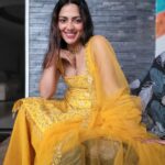 Amala Paul Instagram - Carrying a bit of sunshine with me. 🌞🌻 Outfit: @t.and.msignature Tight hugs dear Tiya for the outfit! 🤗👗 Jewellery: @m.o.dsignature 💍💎 #ootd #athome #sunshine #yellow #indianootd #ethnic #amalapaul Home Sweet Home