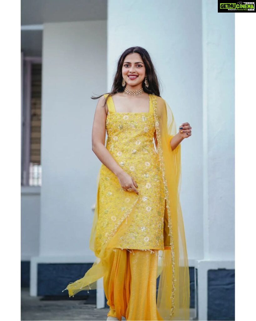 Amala Paul Instagram - Carrying a bit of sunshine with me. 🌞🌻 #ootd #athome #sunshine #yellow # indianootd #ethnic #amalapaul