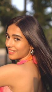 Amrita Rao Instagram - #hugs or #kisses ? 
#love #weekendvibes