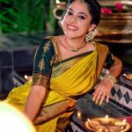 Amrutha Nair Instagram - Happy Diwali everyone ♥️ 📸 @vipinjkumar Saree @aathvyavastra Blouse @vybhadesignerstudio Ornaments @aathvya MUA @blushingtone_by_veenavineeth Thiruvananthapuram, Kerala, India