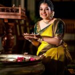 Amrutha Nair Instagram - ഐശ്വര്യത്തിന്റെ ദീപങ്ങളക്കട്ടെ ഇനിയങ്ങോട്ടെന്നും……. 📸 @vipinjkumar Saree @aathvyavastra Blouse designed @vybhadesignerstudio MUA @blushingtone_by_veenavineeth Jewellery @aathvya Location @aadisaktthi_ayurveda Thiruvananthapuram, Kerala, India
